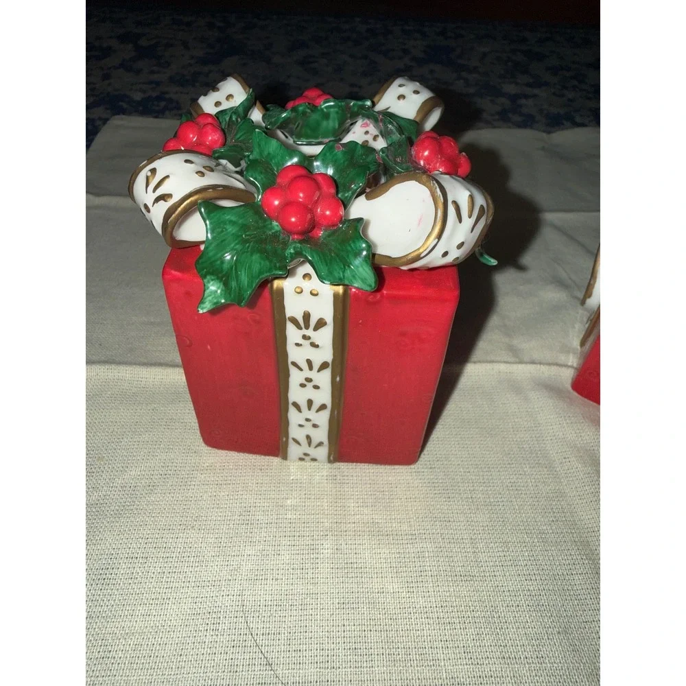Vintage Avon 2001  Holly and Ribbon Ceramic Taper Candle Holders set of 2